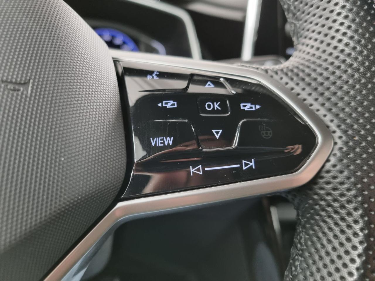 VOLKSWAGEN T-Roc 1.5 TSI ACT DSG R-Line - 23