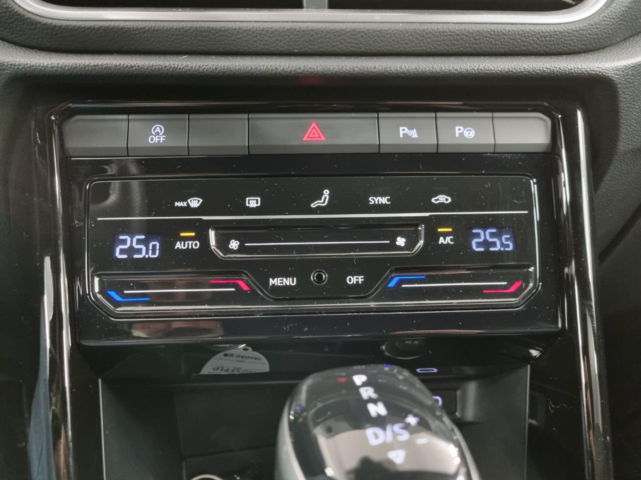 VOLKSWAGEN T-Roc 1.5 TSI ACT DSG R-Line - 14