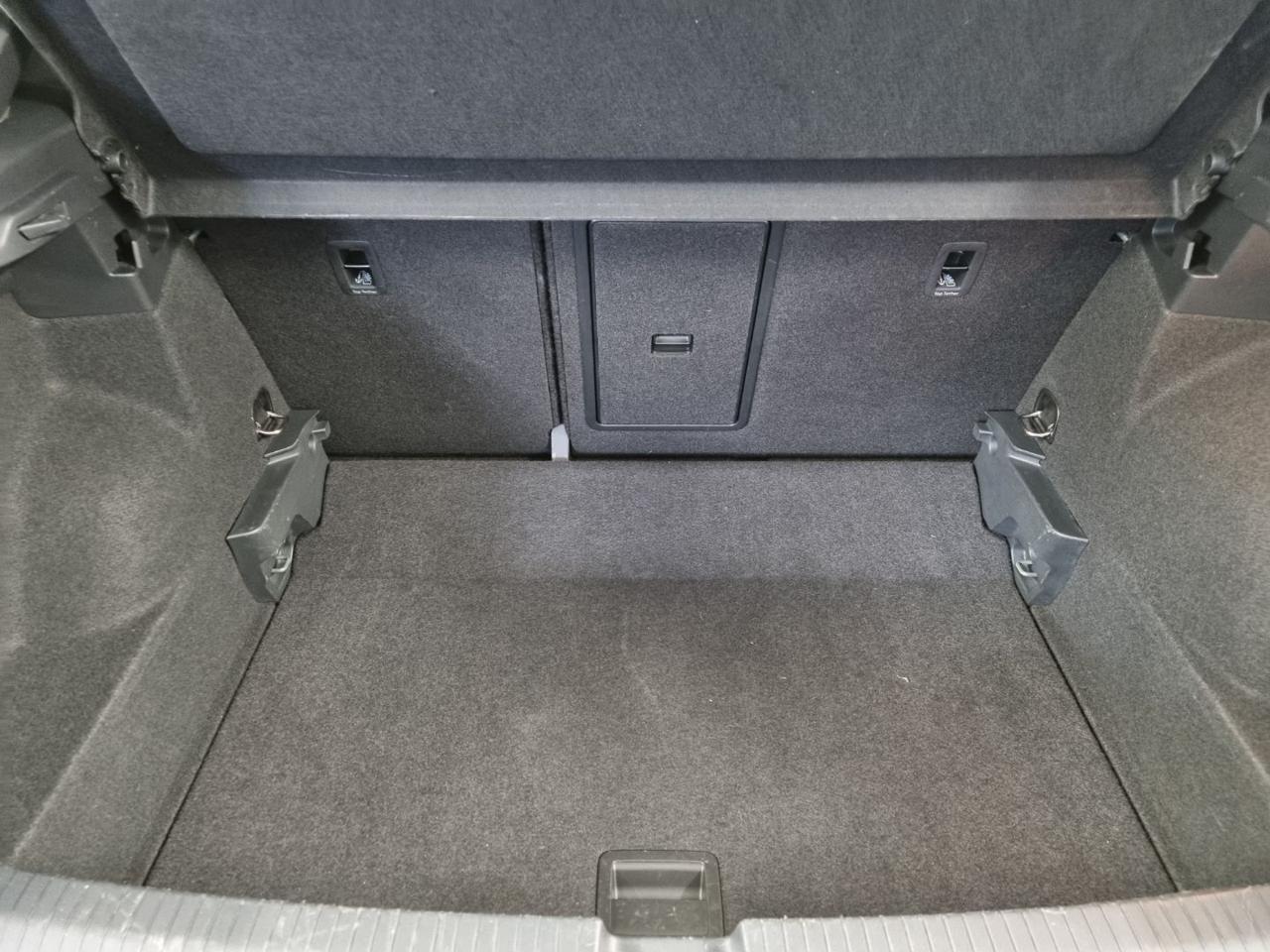 VOLKSWAGEN T-Roc 1.5 TSI ACT DSG R-Line - 29