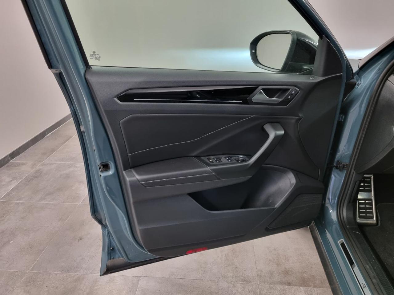 VOLKSWAGEN T-Roc 1.5 TSI ACT DSG R-Line - 27