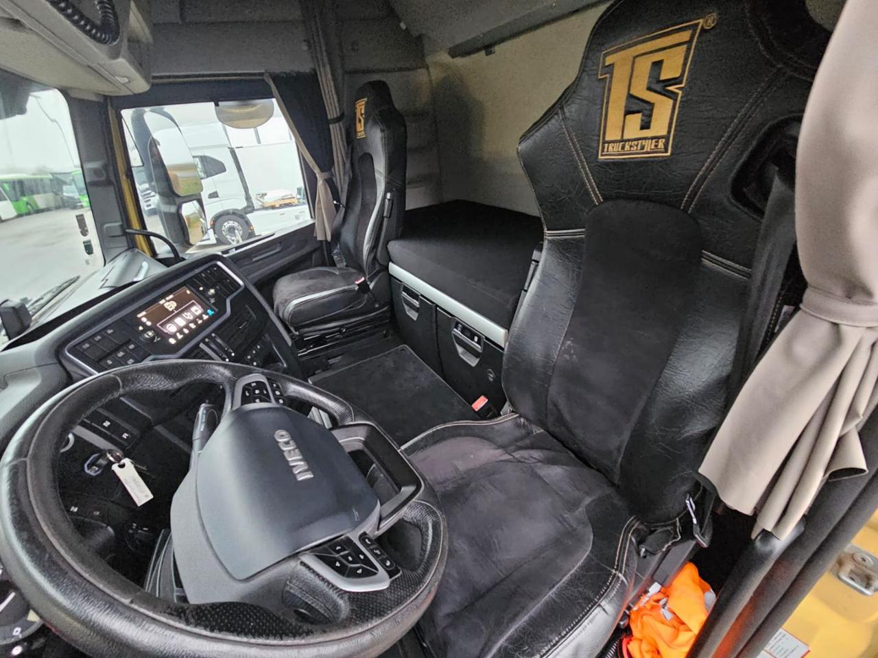 IVECO X-WAY 510 HI-TRACTION 4x4 - 8