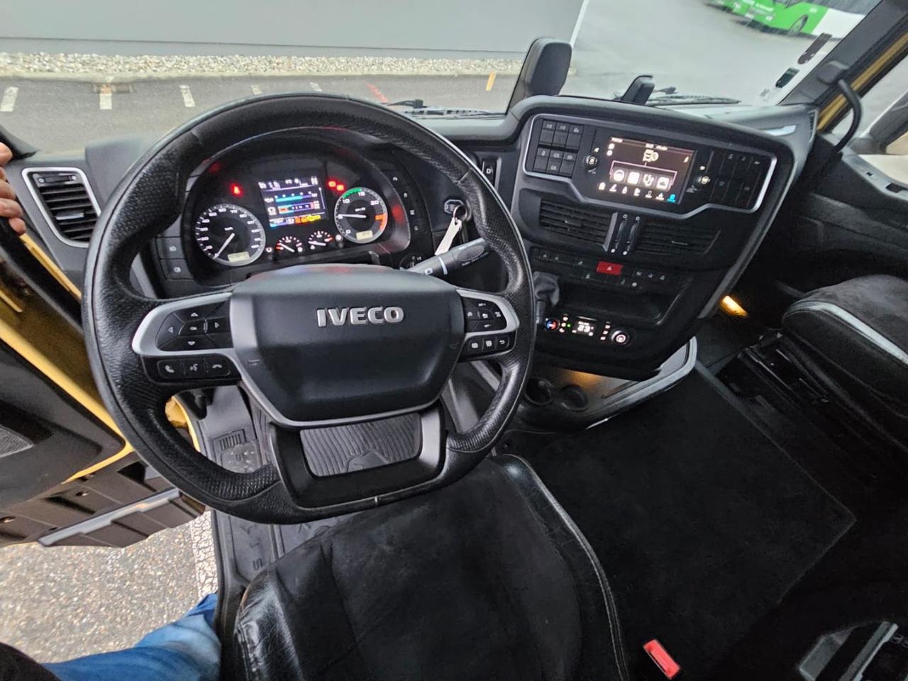 IVECO X-WAY 510 HI-TRACTION 4x4 - 11