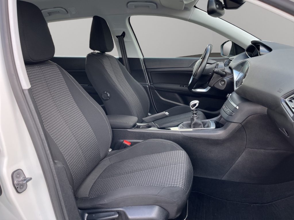 PEUGEOT 308 1.5HDi 100C SW - 9