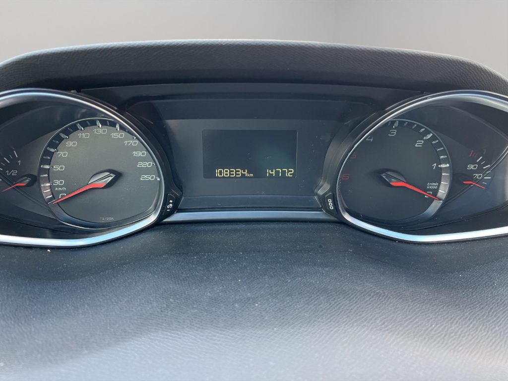 PEUGEOT 308 1.5HDi 100C SW - 12