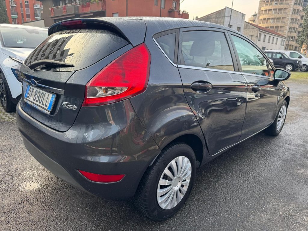 FORD Fiesta + 1.4 TDCi 68CV 5 porte - 4