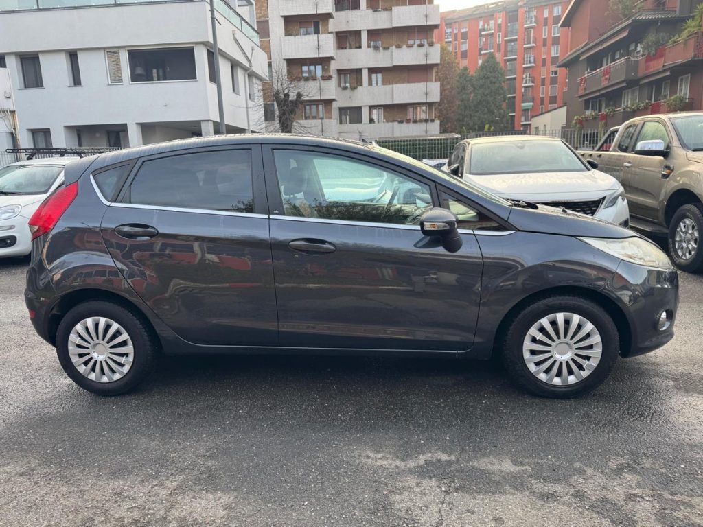 FORD Fiesta + 1.4 TDCi 68CV 5 porte - 5