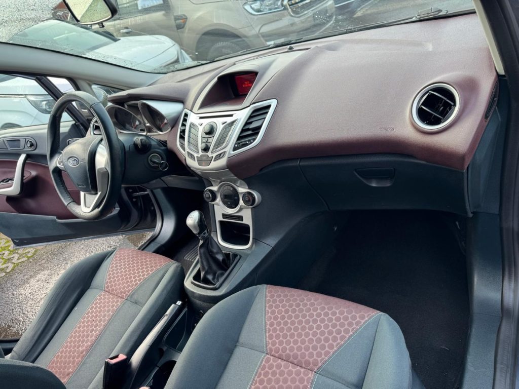 FORD Fiesta + 1.4 TDCi 68CV 5 porte - 13