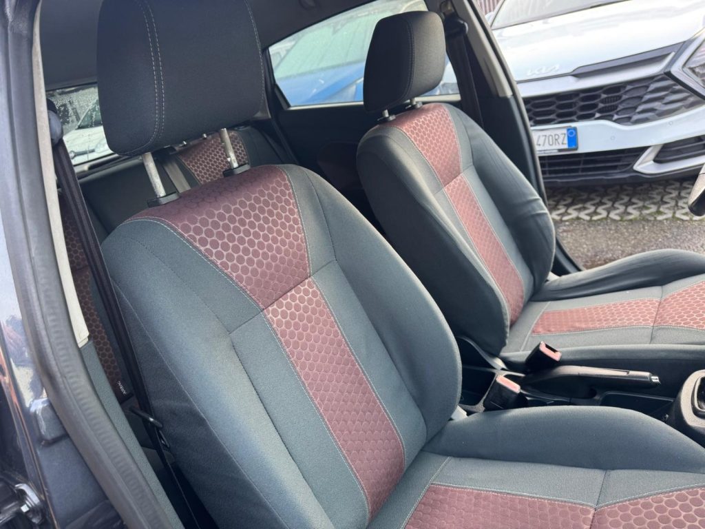 FORD Fiesta + 1.4 TDCi 68CV 5 porte - 14