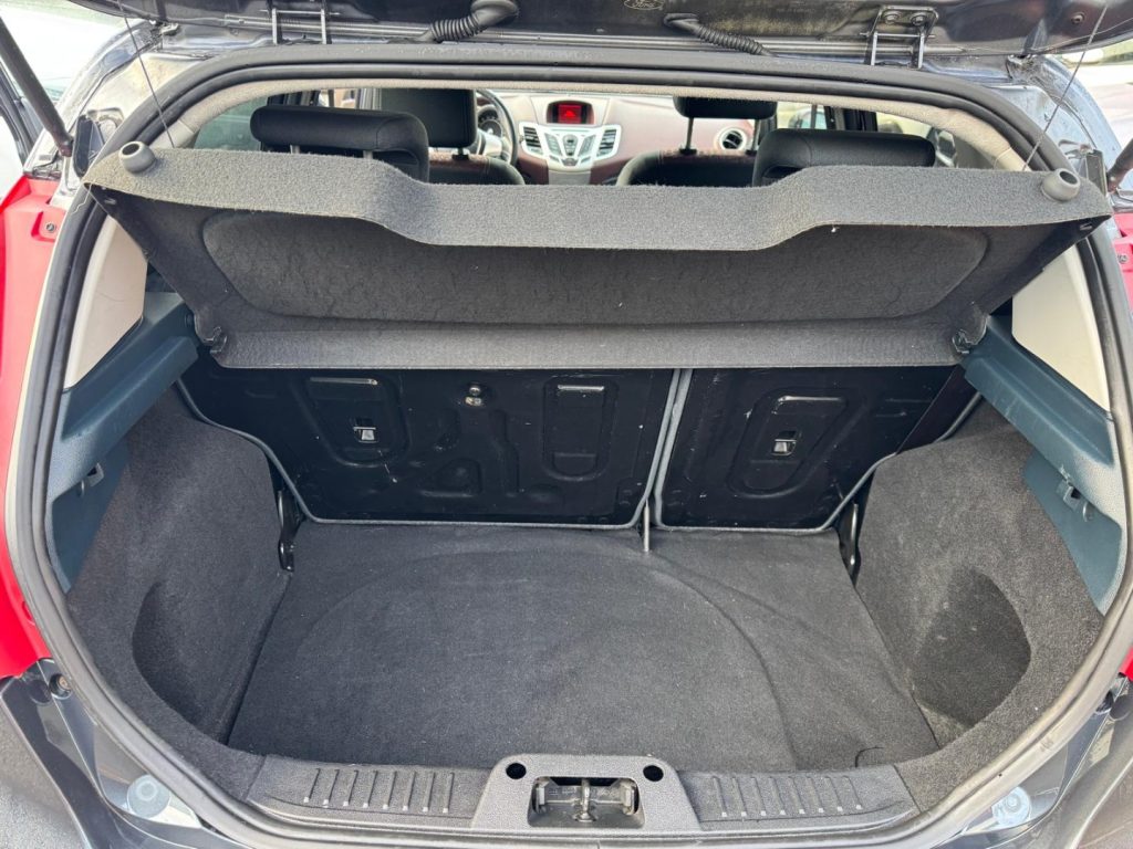 FORD Fiesta + 1.4 TDCi 68CV 5 porte - 17