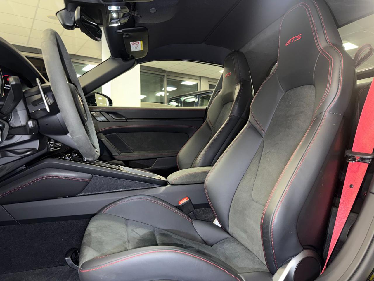 Porsche 911 Targa 4 GTS / CHRONO / P.H.A.S.M./ SED. RISC /BOSE 2023 - foto 2