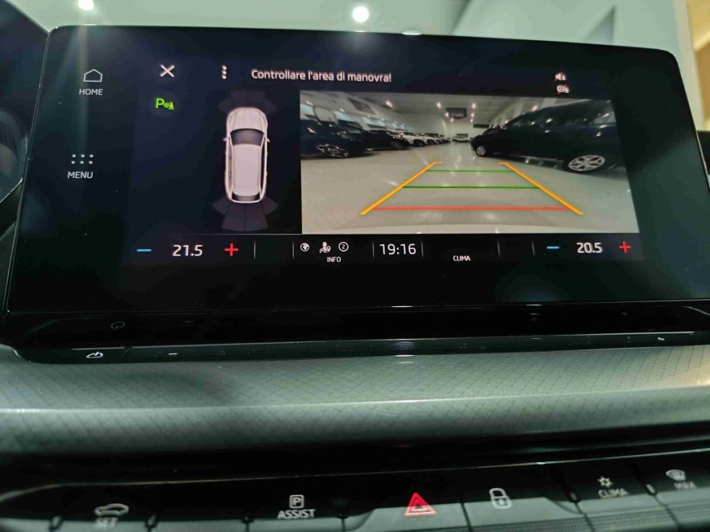 SKODA Octavia 2.0 TDI EVO SCR 150 CV Wagon Executive - 17