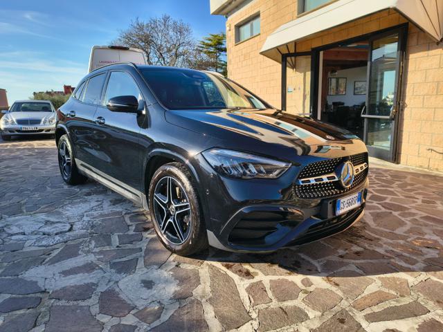 MERCEDES-BENZ GLA 180 Nero metallizzato