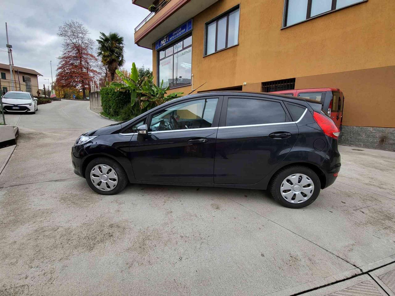 FORD Fiesta 1.2 82 CV 5 porte Titanium  NEOPATENTATI OK ! - 4