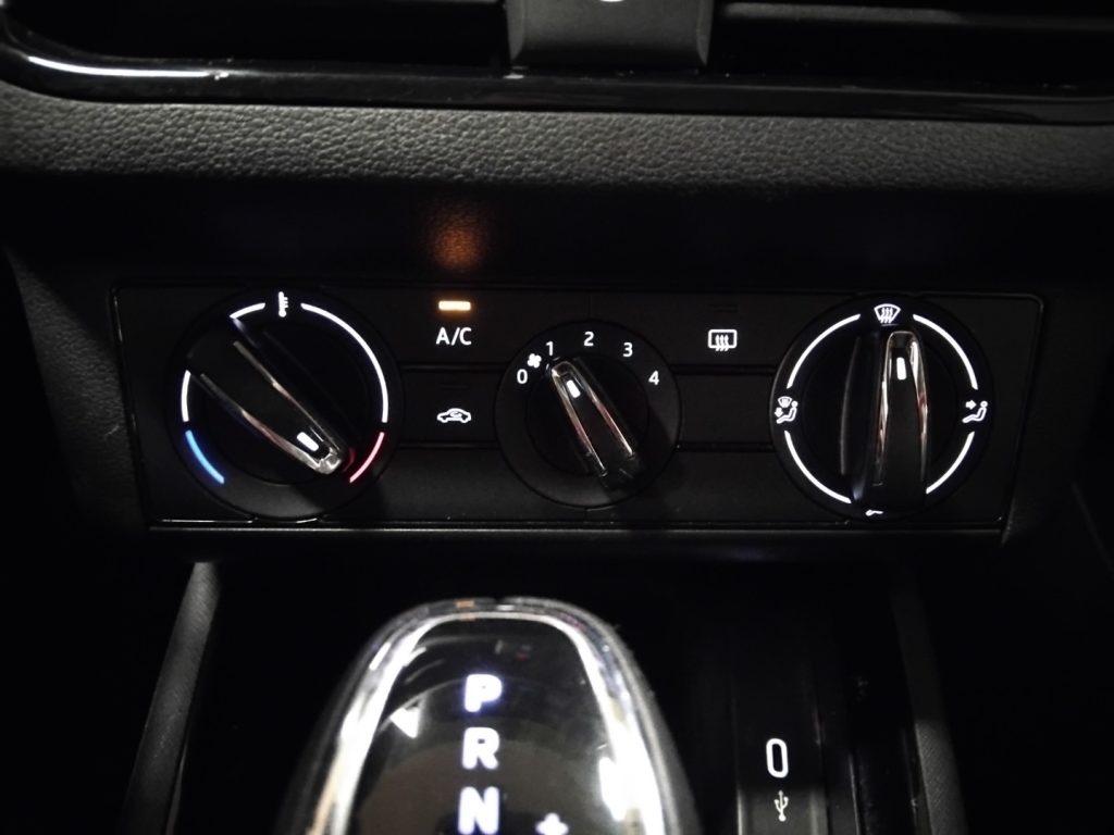 SKODA Kamiq 1.0 TSI 110 CV DSG Ambition - 24