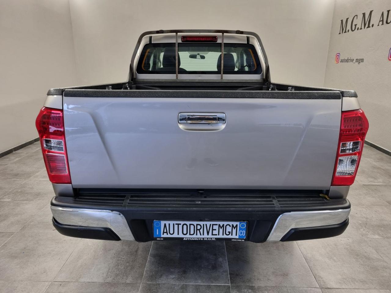 ISUZU D-Max 2.5 Space Cab Solar 4WD - 4