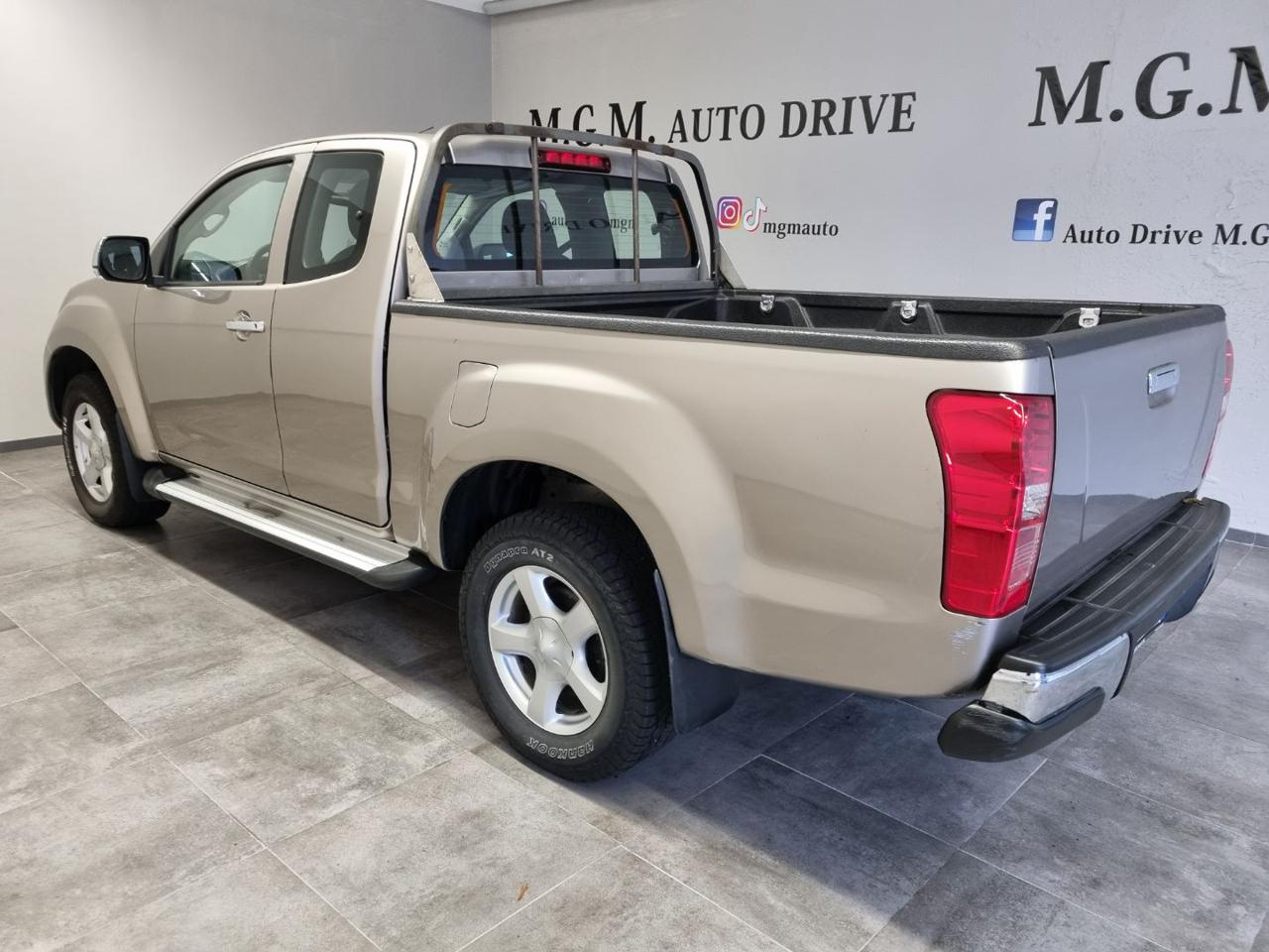 ISUZU D-Max 2.5 Space Cab Solar 4WD - 8