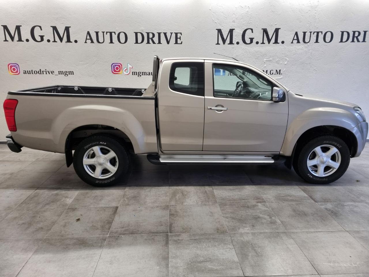 ISUZU D-Max 2.5 Space Cab Solar 4WD - 5