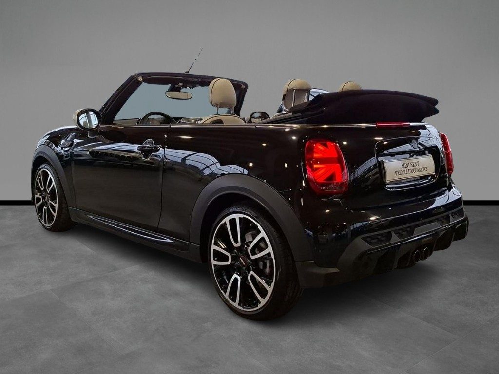 MINI Cabrio 2.0 Cooper S JCW Cabrio Aut. - 3
