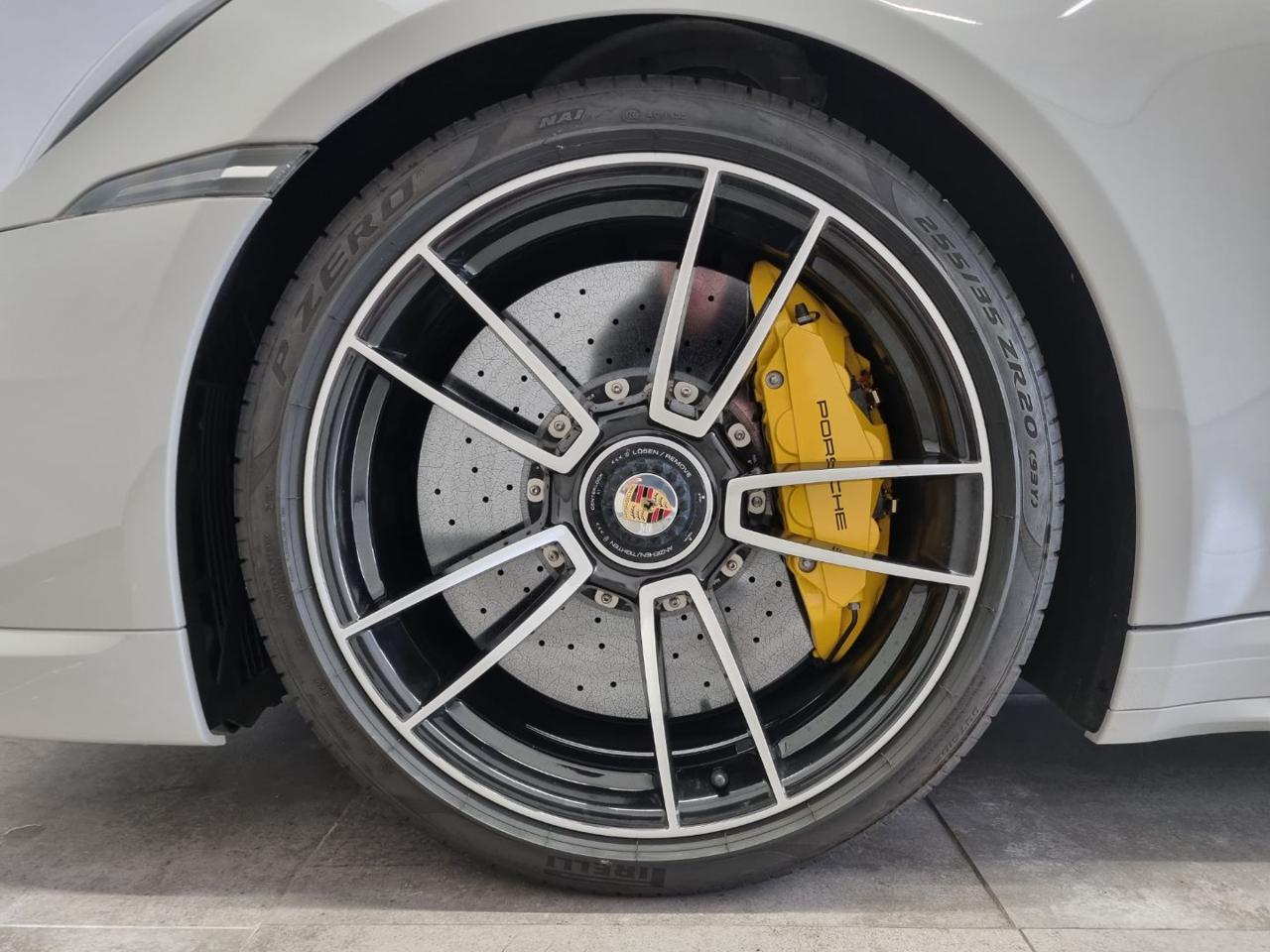 PORSCHE 911 Turbo S Cabriolet 650 cv - 15