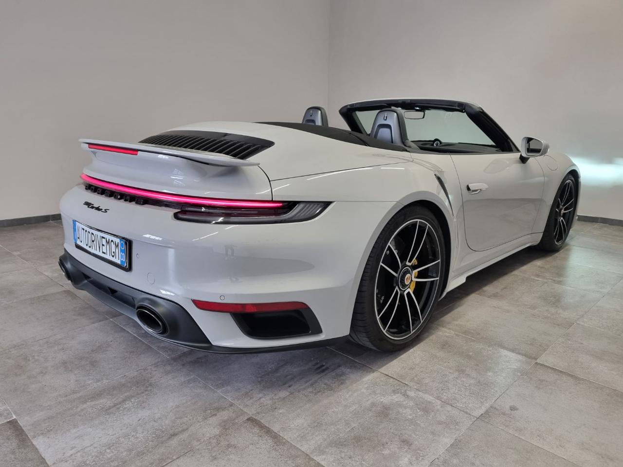 PORSCHE 911 Turbo S Cabriolet 650 cv - 41