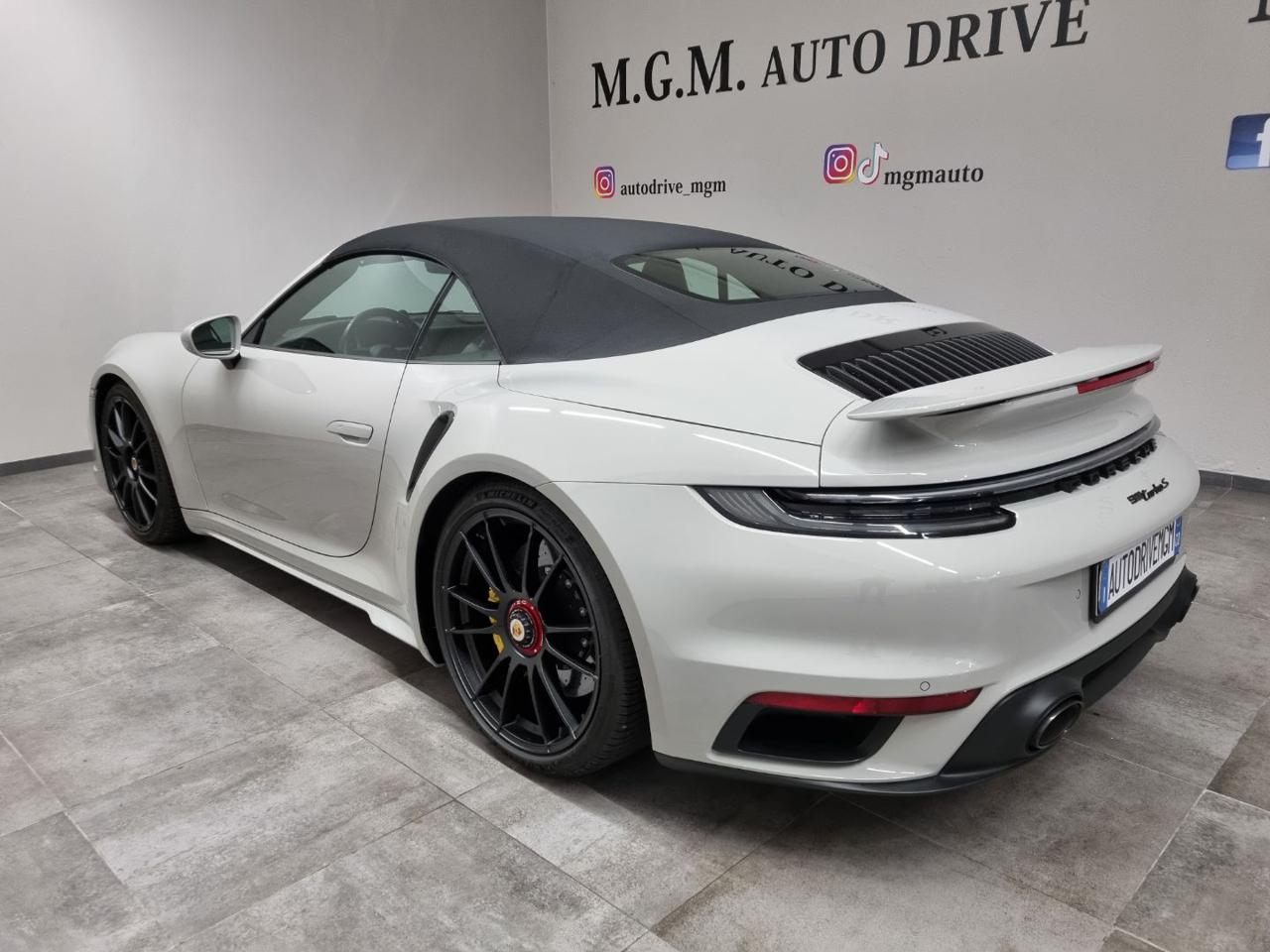 PORSCHE 911 Turbo S Cabriolet 650 cv - 18