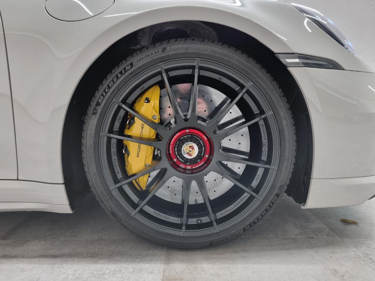 PORSCHE 911 Turbo S Cabriolet 650 cv - 41