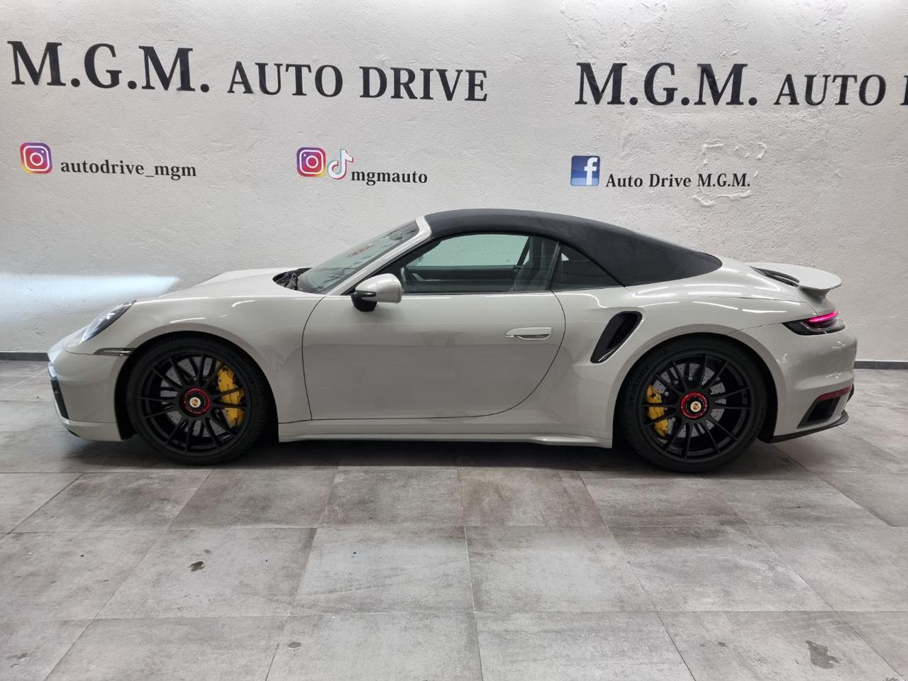 PORSCHE 911 Turbo S Cabriolet 650 cv - 39