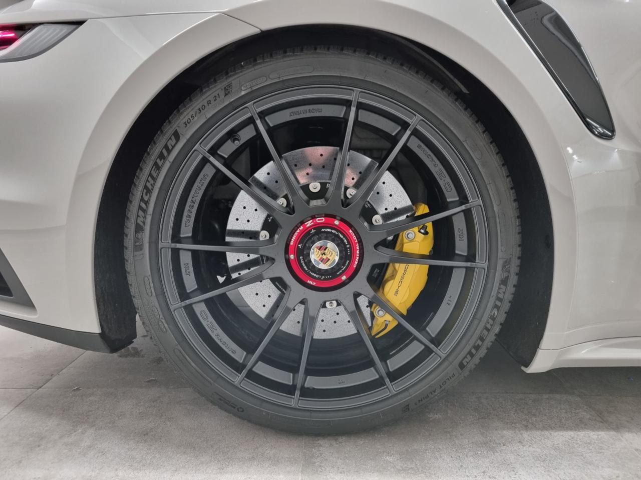 PORSCHE 911 Turbo S Cabriolet 650 cv - 15