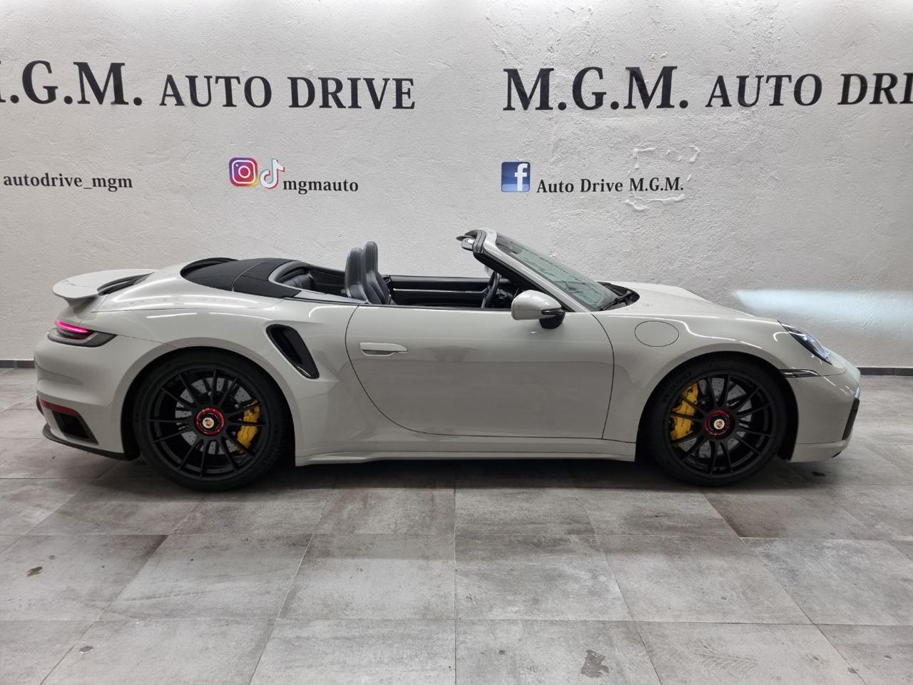 PORSCHE 911 Turbo S Cabriolet 650 cv - 40