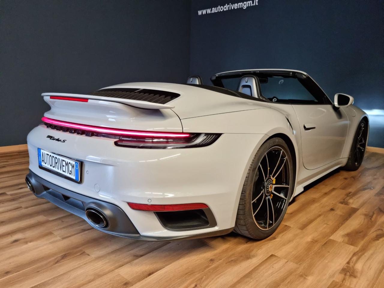 PORSCHE 911 Turbo S Cabriolet 650 cv - 24