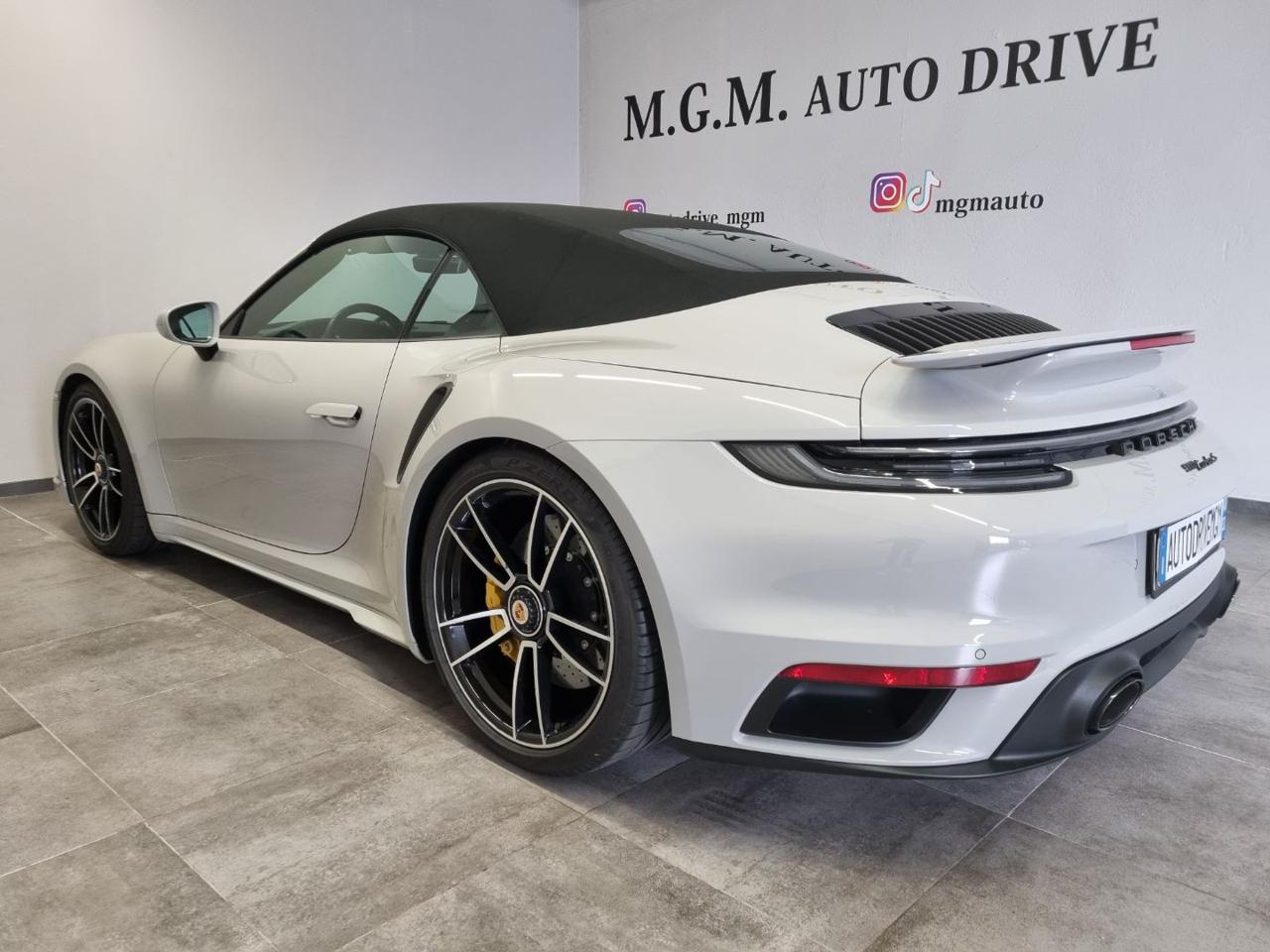 PORSCHE 911 Turbo S Cabriolet 650 cv - 39