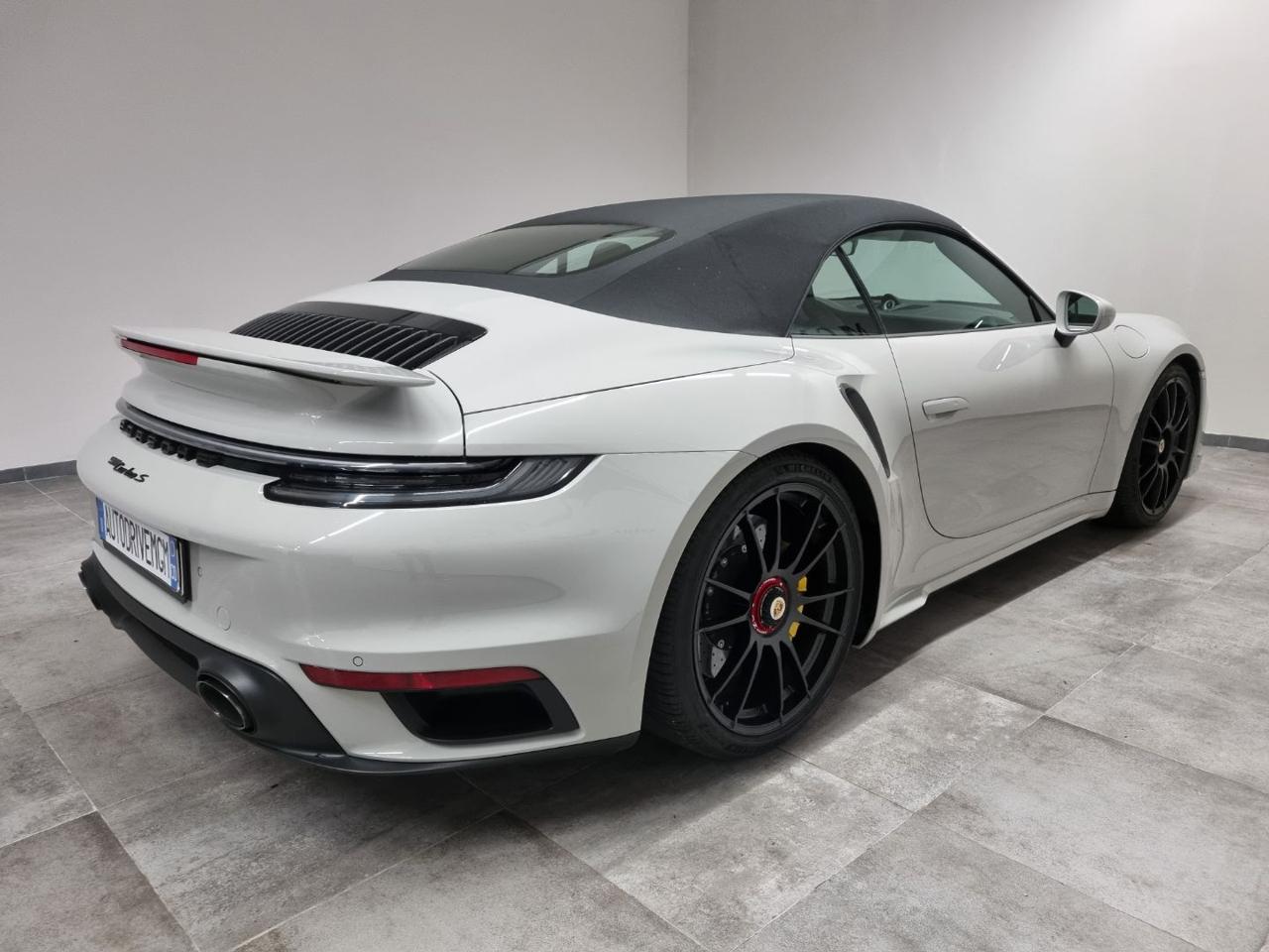 PORSCHE 911 Turbo S Cabriolet 650 cv - 17