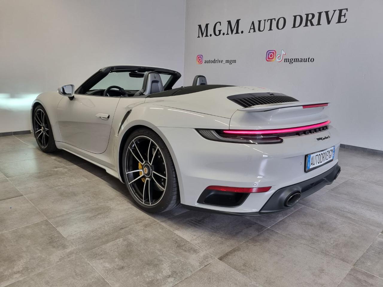 PORSCHE 911 Turbo S Cabriolet 650 cv - 42