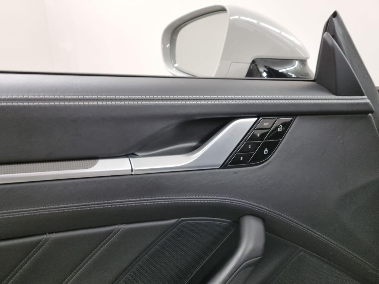 PORSCHE 911 Turbo S Cabriolet 650 cv - 24