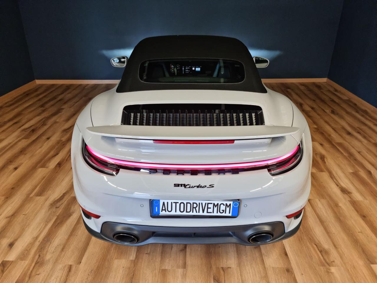 PORSCHE 911 Turbo S Cabriolet 650 cv - 3
