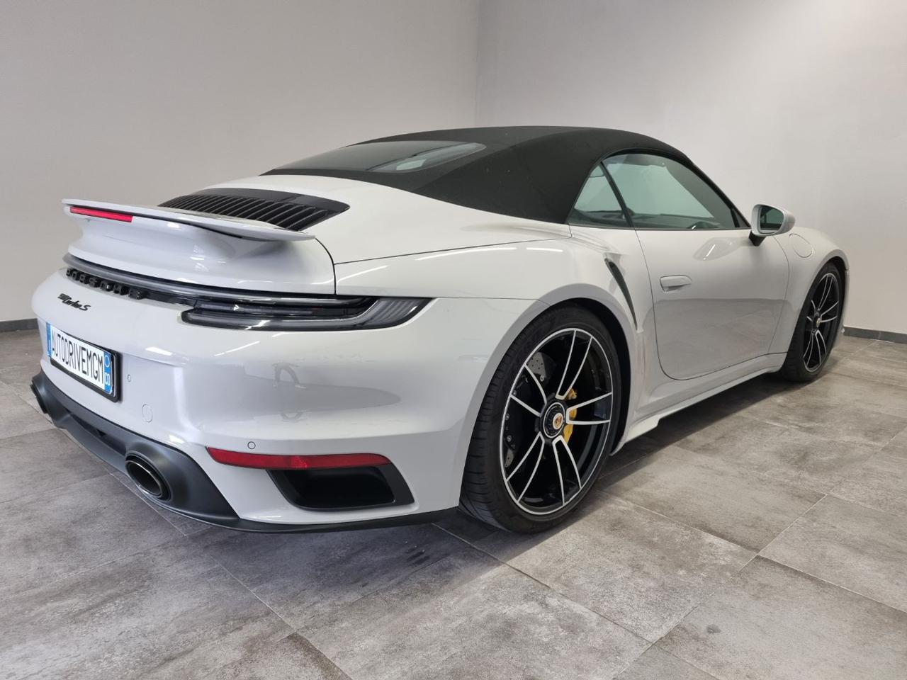 PORSCHE 911 Turbo S Cabriolet 650 cv - 40
