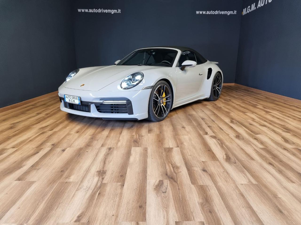 PORSCHE 911 Turbo S Cabriolet 650 cv - 38