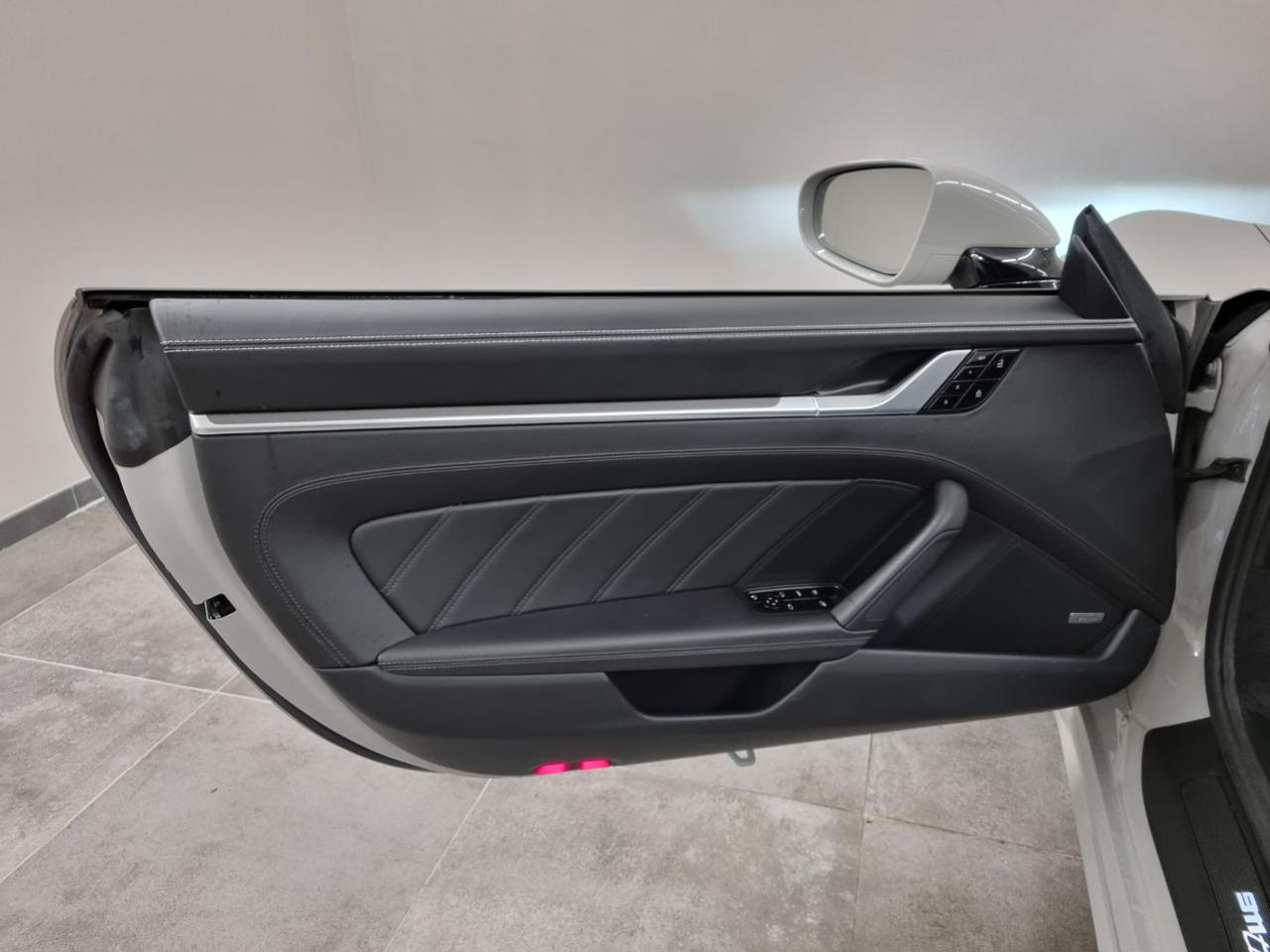 PORSCHE 911 Turbo S Cabriolet 650 cv - 21