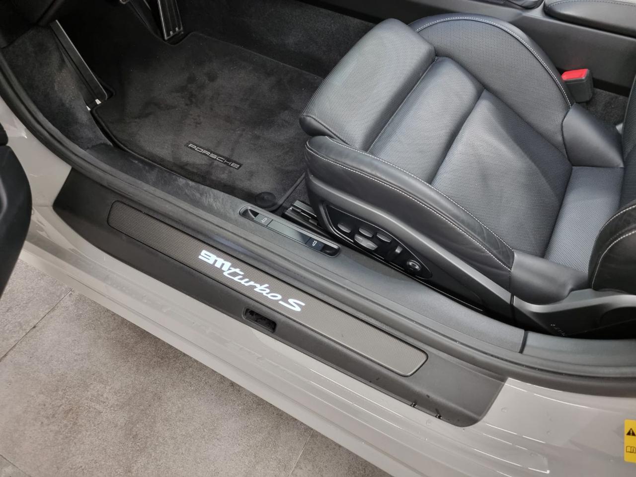 PORSCHE 911 Turbo S Cabriolet 650 cv - 22