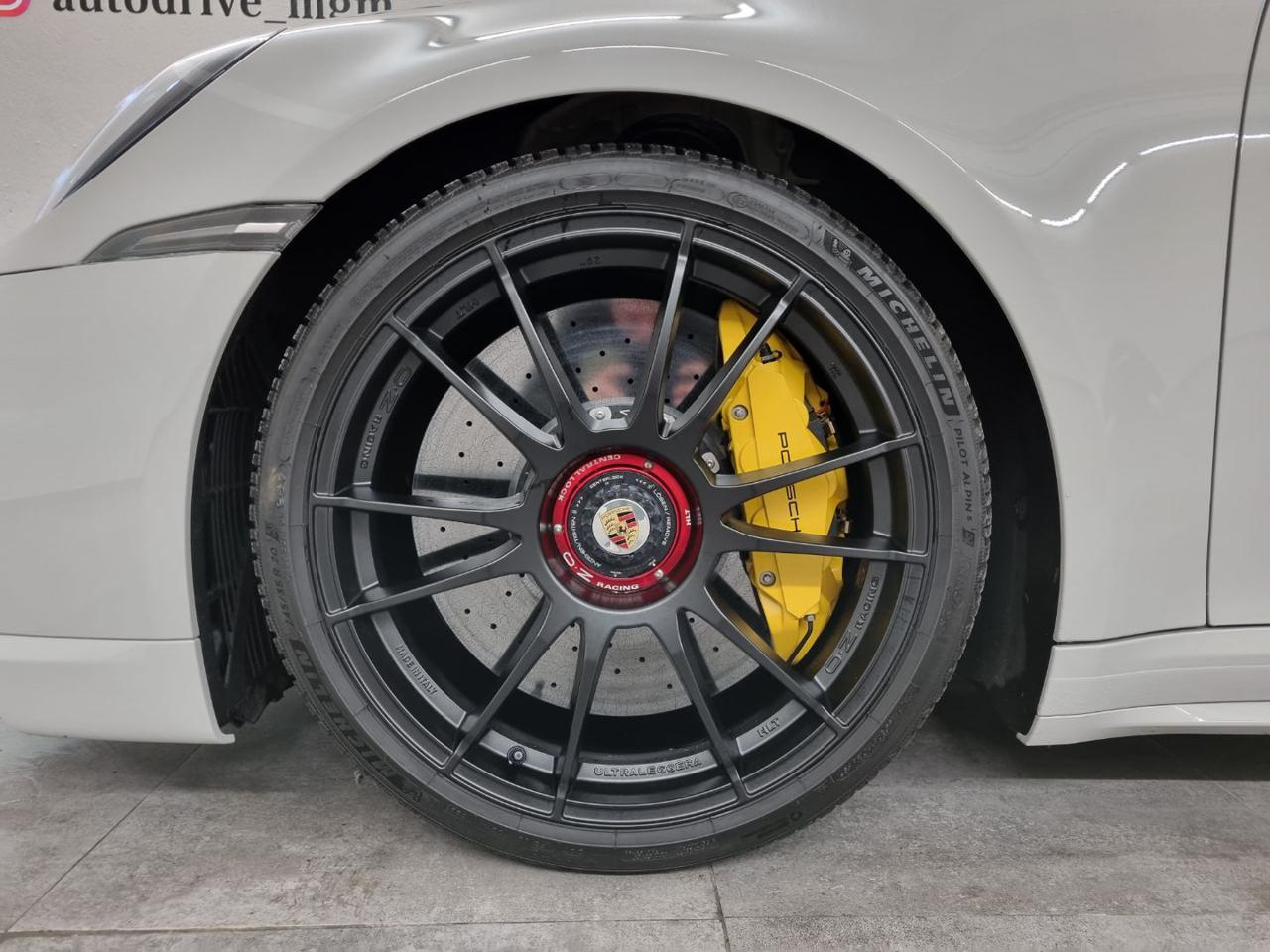 PORSCHE 911 Turbo S Cabriolet 650 cv - 37