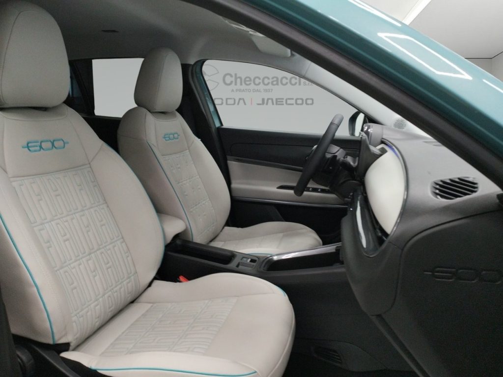 FIAT 600 Hybrid 100 CV DCT MHEV La Prima - 16