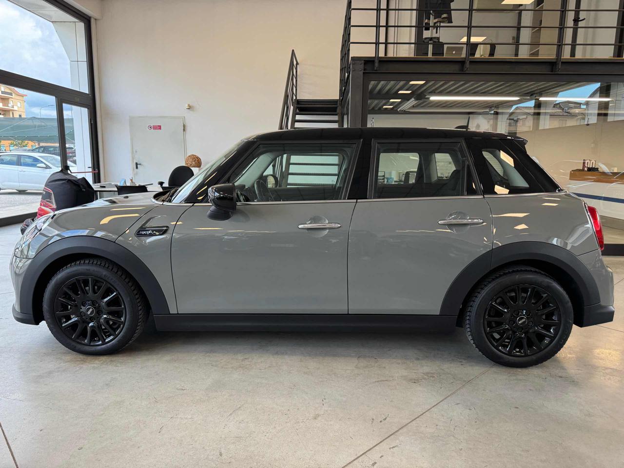 MINI Cooper 1.5 Cooper Camden 5 porte Cambio Automatico - 7