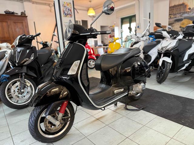 PIAGGIO Vespa GTS 300 Super Nero pastello