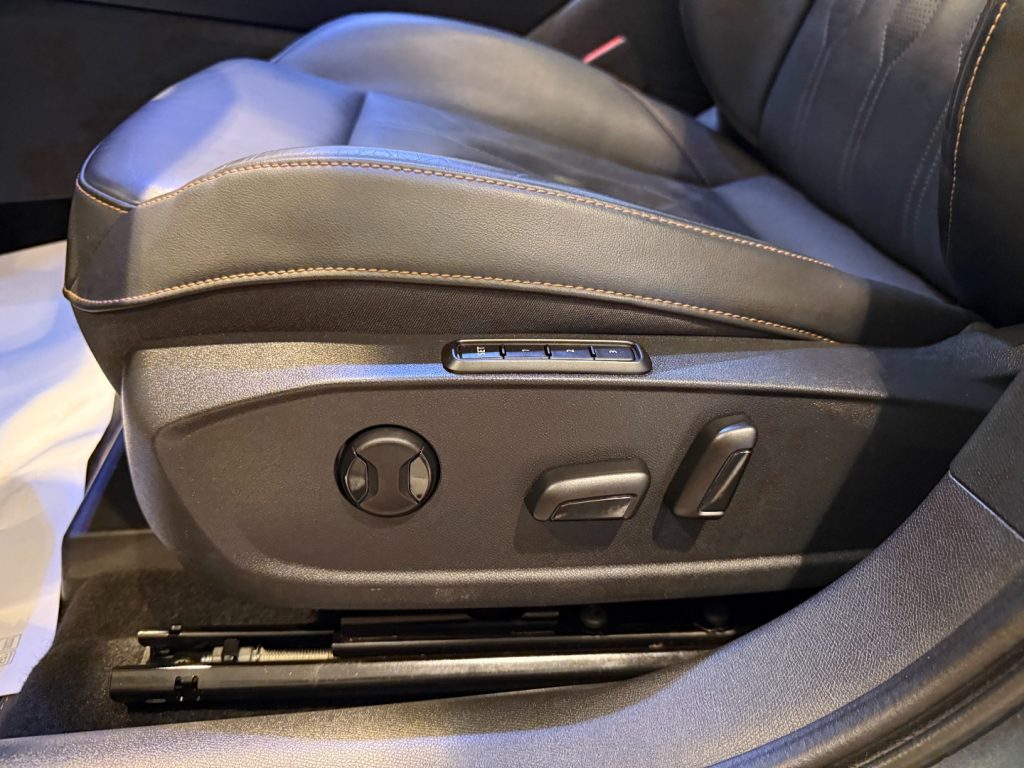 CUPRA Formentor 2.0 TDI 4Drive DSG Pano 19 DCC 360° Matrix Beats - 17