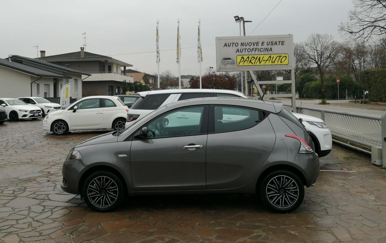 LANCIA Ypsilon 1.0 FireFly 5 porte S&S Hybrid Gold 5 Posti - 2
