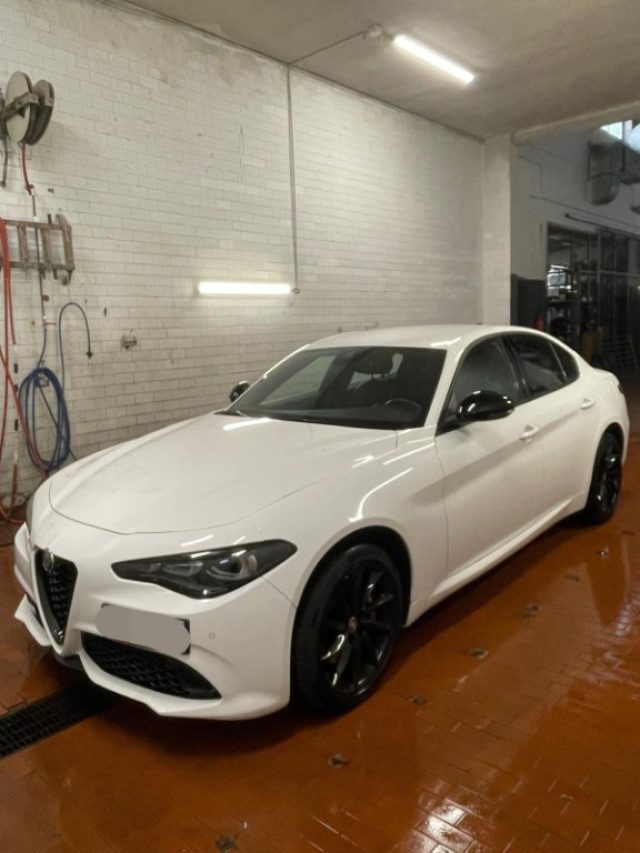 ALFA ROMEO Giulia Bianco pastello