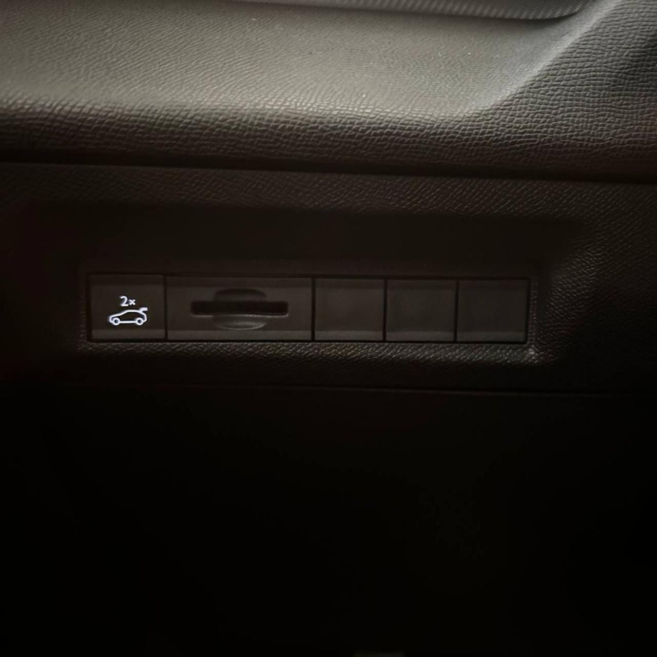 PEUGEOT 308 BlueHDi 130 S&S EAT8 SW GT - 32