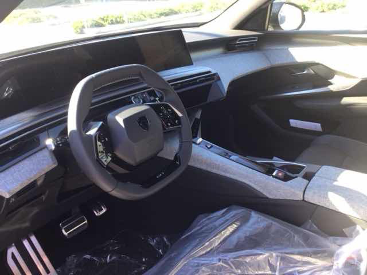 PEUGEOT 3008 Hybrid 145 e-DCS6 GT - 3