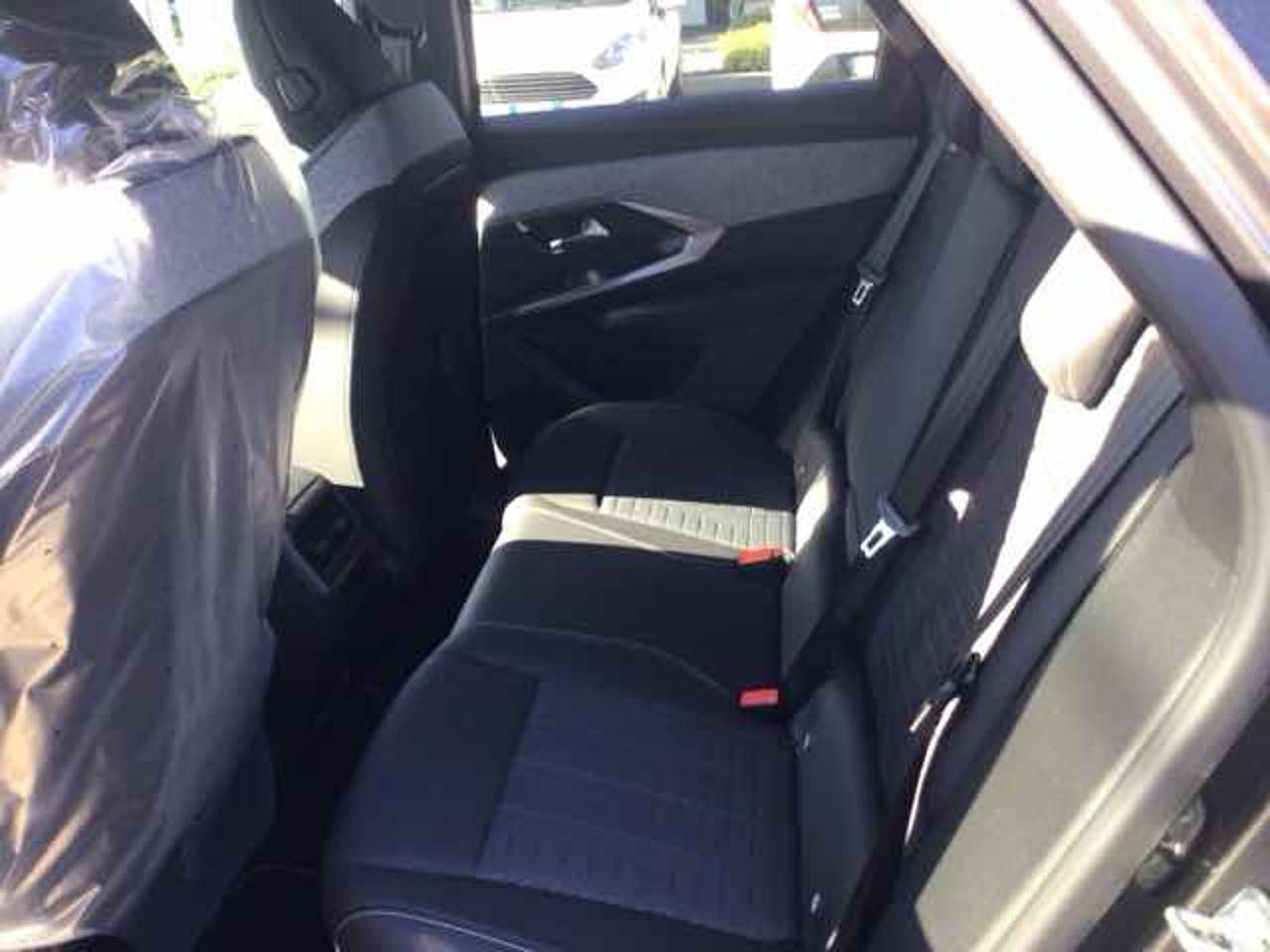 PEUGEOT 3008 Hybrid 145 e-DCS6 GT - 4