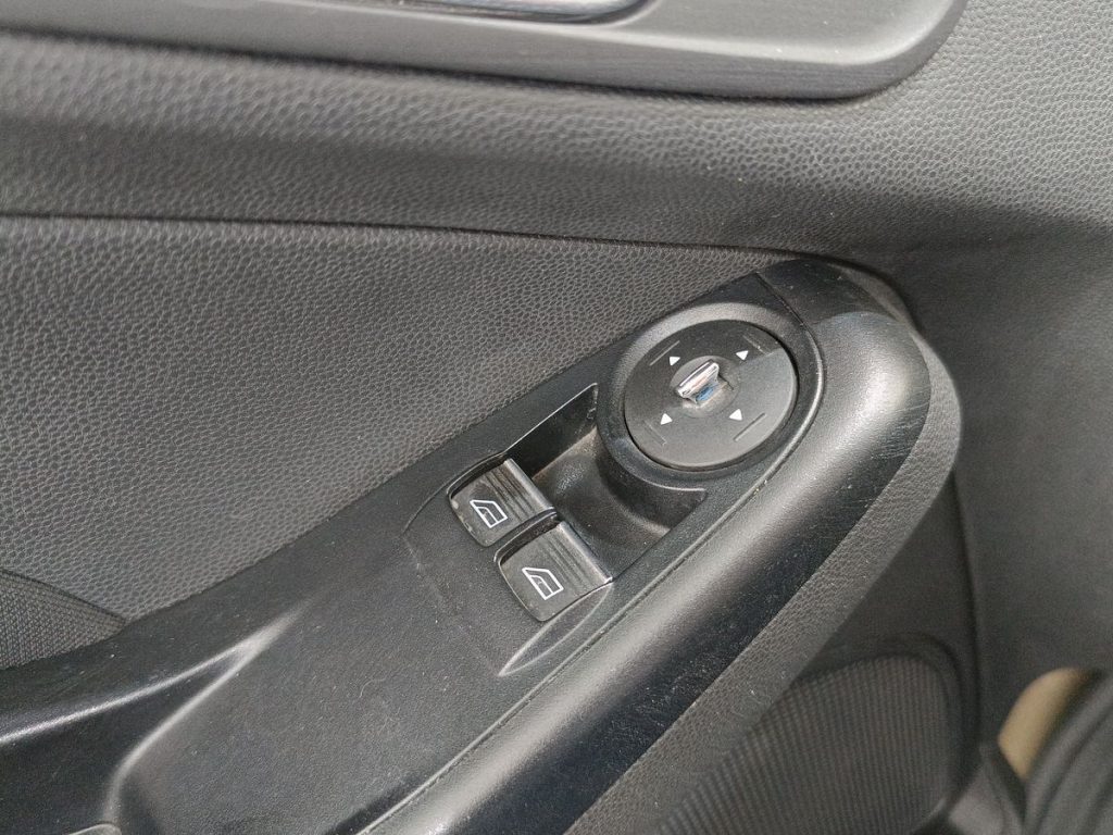 FORD Fiesta 1.4 5 porte Bz.- GPL - 19